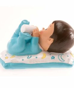 Figurina necomestibilă – Figurină de tort pentru botez – Băiețel cu biberon, 10x6CM - Dekora (ss)